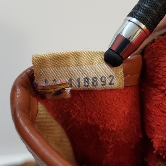 Dooney & Bourke - Vintage square carrier top handle crossbody purse in Rare red - Picture 10 of 11